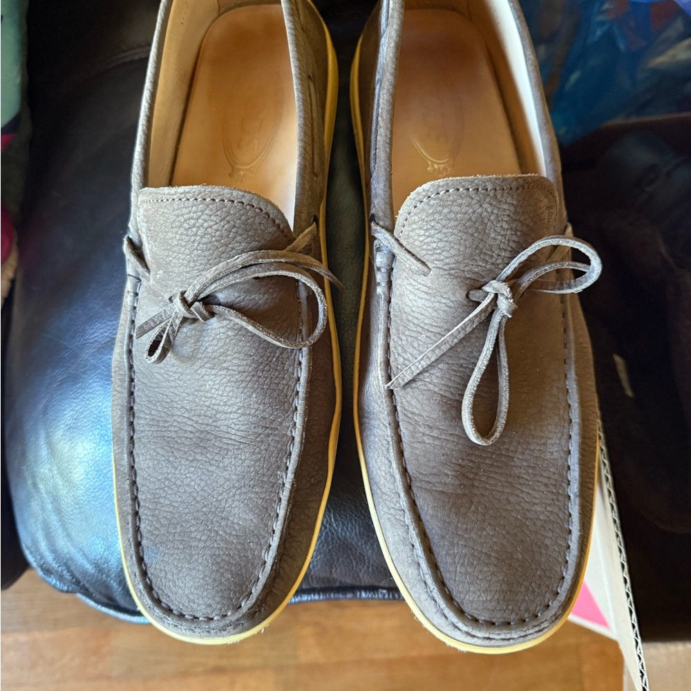 Tod's Brown Leather Loafers with Bow Accent